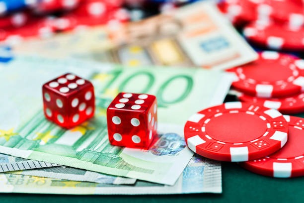 siokambing1 Domino QQ table with dealer and live players in action